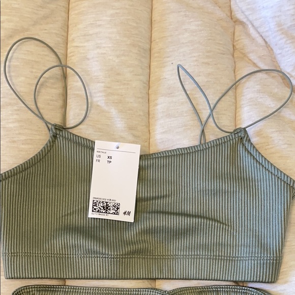 2 piece top and shorts set - Picture 2 of 5